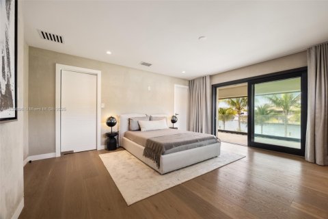 House in Hallandale Beach, Florida 6 bedrooms, 581.85 sq.m. № 1841299 - photo 18