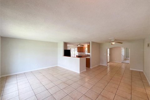 House in Sebring, Florida 3 bedrooms, 168.9 sq.m. № 2258387 - photo 4