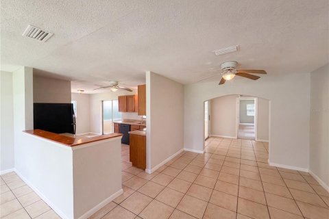 House in Sebring, Florida 3 bedrooms, 168.9 sq.m. № 2258387 - photo 7