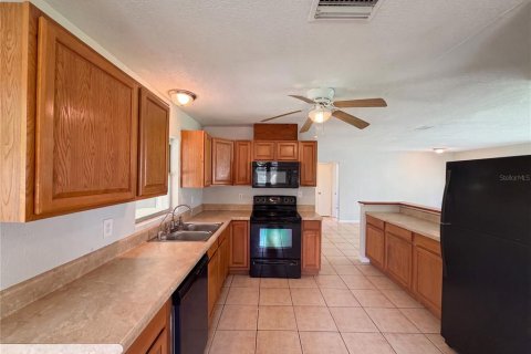 House in Sebring, Florida 3 bedrooms, 168.9 sq.m. № 2258387 - photo 8