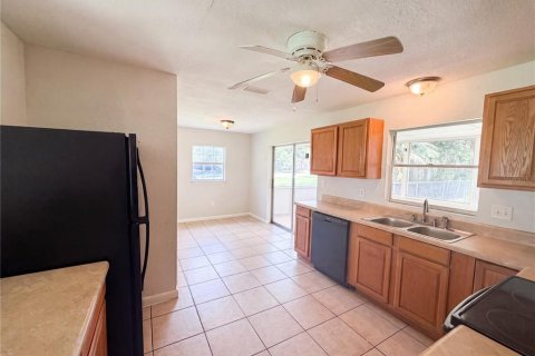 House in Sebring, Florida 3 bedrooms, 168.9 sq.m. № 2258387 - photo 9