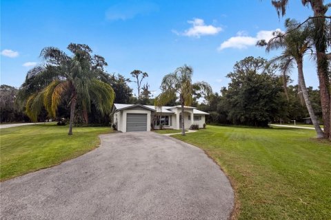 House in Sebring, Florida 3 bedrooms, 168.9 sq.m. № 2258387 - photo 2