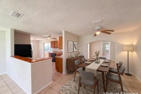 House in Sebring, Florida 3 bedrooms, 168.9 sq.m. № 2258387 - photo 6