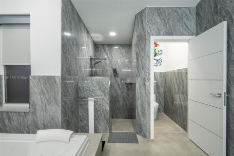 Casa en venta en Weston, Florida, 5 dormitorios, 448.53 m2 № 1975816 - foto 16