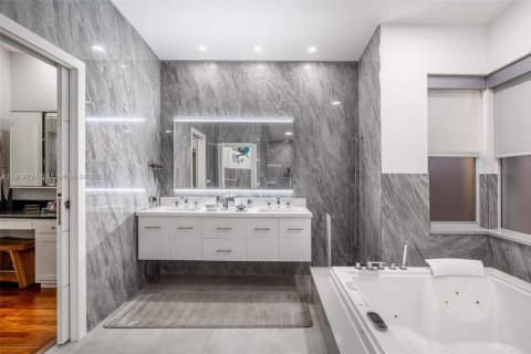 Casa en venta en Weston, Florida, 5 dormitorios, 448.53 m2 № 1975816 - foto 15