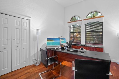 Casa en venta en Weston, Florida, 5 dormitorios, 448.53 m2 № 1975816 - foto 11