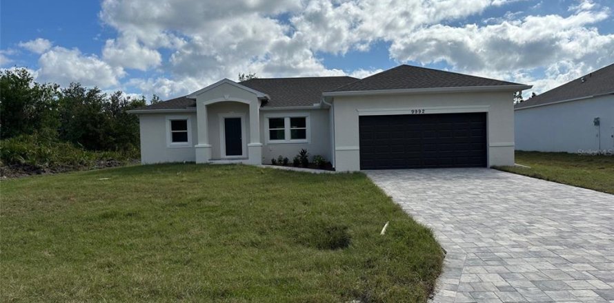 House in Port Charlotte, Florida 3 bedrooms, 160.07 sq.m. № 1445022