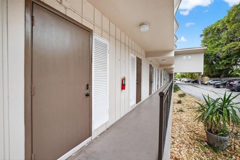 Copropriété à vendre à Pompano Beach, Floride: 2 chambres, 100.33 m2 № 2182346 - photo 16
