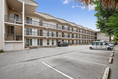 Copropriété à vendre à Pompano Beach, Floride: 2 chambres, 100.33 m2 № 2182346 - photo 13