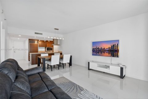 Condominio en venta en Miami, Florida, 1 dormitorio, 91.42 m2 № 2063326 - foto 3