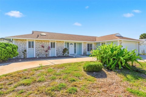 House in Ormond Beach, Florida 3 bedrooms, 183.39 sq.m. № 2359030