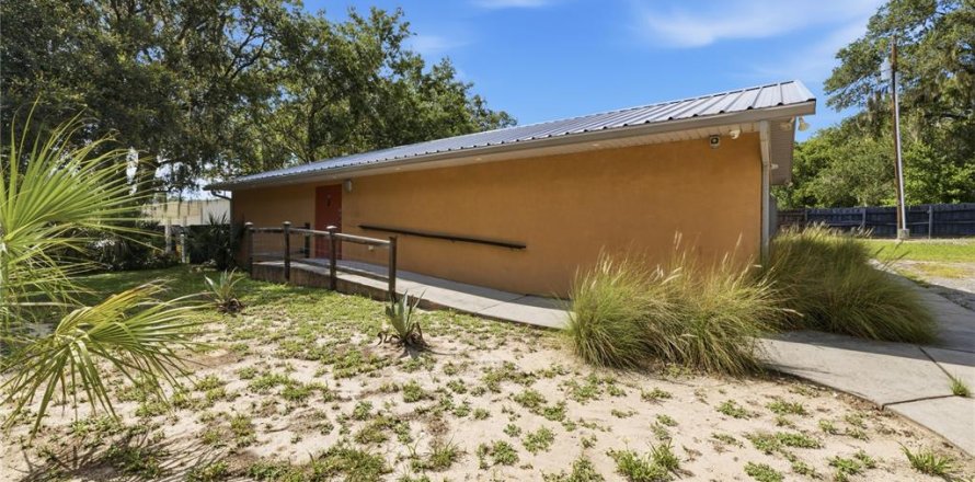 Propiedad comercial en Orange City, Florida 145.67 m2 № 2215256