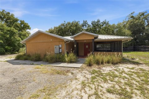 Propiedad comercial en venta en Orange City, Florida, 145.67 m2 № 2215256 - foto 2