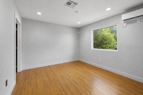 Propiedad comercial en venta en Orange City, Florida, 145.67 m2 № 2215256 - foto 19