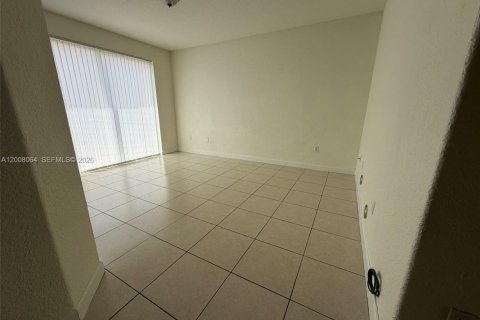 Townhouse in Hialeah, Florida 4 bedrooms, 139.35 sq.m. № 2072484 - photo 11