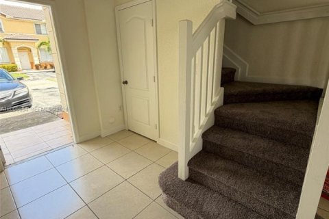 Townhouse in Hialeah, Florida 4 bedrooms, 139.35 sq.m. № 2072484 - photo 3
