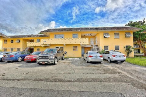 Condo in Miami, Florida, 1 bedroom  № 1875642 - photo 1