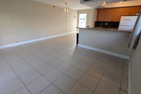 Condo in Miami, Florida, 1 bedroom  № 1875642 - photo 5