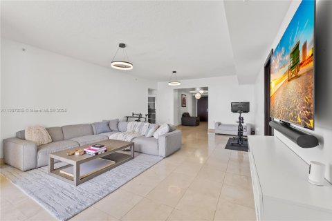 Condominio en venta en Sunny Isles Beach, Florida, 3 dormitorios, 221.39 m2 № 2013229 - foto 12
