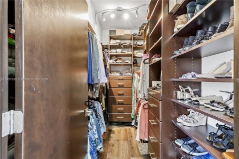 Condominio en venta en Sunny Isles Beach, Florida, 3 dormitorios, 221.39 m2 № 2013229 - foto 23