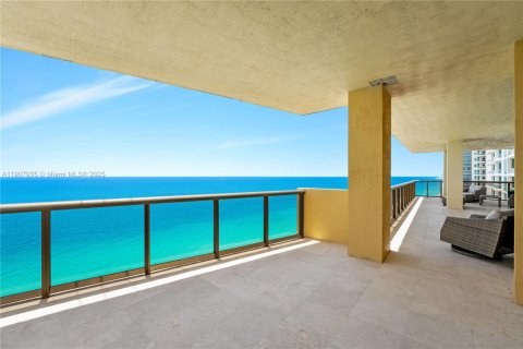 Condominio en venta en Sunny Isles Beach, Florida, 3 dormitorios, 221.39 m2 № 2013229 - foto 6