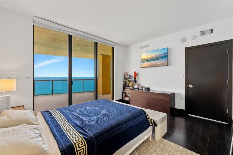 Condominio en venta en Sunny Isles Beach, Florida, 3 dormitorios, 221.39 m2 № 2013229 - foto 26