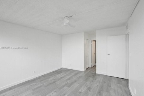 Condominio en venta en Lauderhill, Florida, 2 dormitorios, 120.4 m2 № 1860977 - foto 23