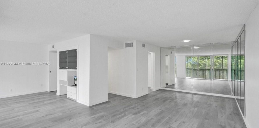 Condominio en Lauderhill, Florida, 2 dormitorios  № 1860977