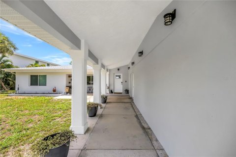 Casa en venta en Saint Petersburg, Florida, 5 dormitorios, 512.91 m2 № 2209507 - foto 8