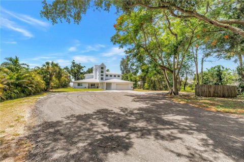 Casa en venta en Saint Petersburg, Florida, 5 dormitorios, 512.91 m2 № 2209507 - foto 2