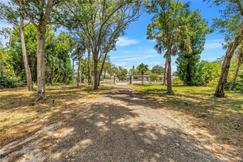 Casa en venta en Saint Petersburg, Florida, 5 dormitorios, 512.91 m2 № 2209507 - foto 6