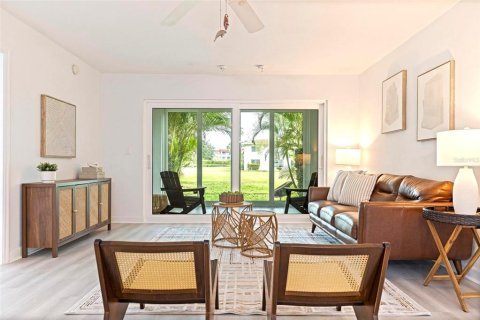 Condominio en venta en Saint Petersburg, Florida, 2 dormitorios, 106.37 m2 № 2095243 - foto 4