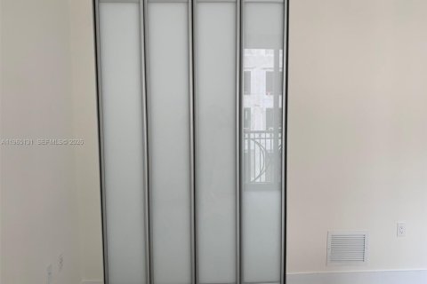 Condominio en alquiler en Coral Gables, Florida, 1 dormitorio, 50.63 m2 № 2026474 - foto 11