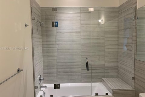 Condominio en alquiler en Coral Gables, Florida, 1 dormitorio, 50.63 m2 № 2026474 - foto 13