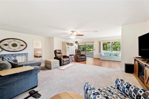 House in Winter Haven, Florida 2 bedrooms, 160.26 sq.m. № 1643308 - photo 8