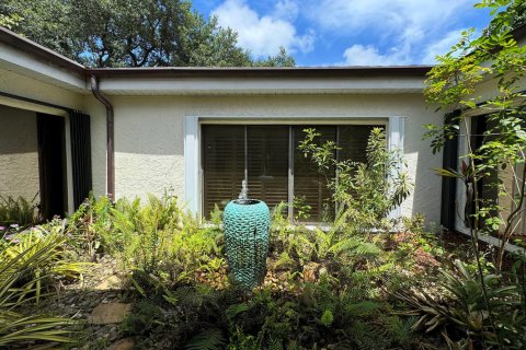 House in Vero Beach, Florida 3 bedrooms, 258.27 sq.m. № 1231552 - photo 1