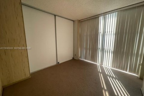 Condominio en venta en Hallandale Beach, Florida, 2 dormitorios, 99.87 m2 № 2003914 - foto 20