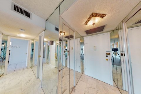 Condominio en venta en Hallandale Beach, Florida, 2 dormitorios, 99.87 m2 № 2003914 - foto 14