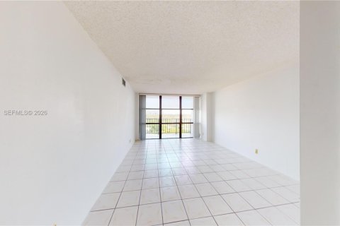 Condominio en venta en Hallandale Beach, Florida, 2 dormitorios, 99.87 m2 № 2003914 - foto 26