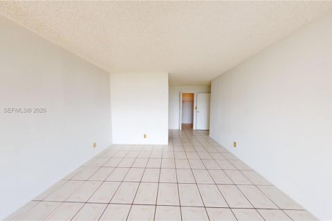 Condominio en venta en Hallandale Beach, Florida, 2 dormitorios, 99.87 m2 № 2003914 - foto 28