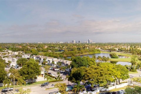 Condominio en venta en Hallandale Beach, Florida, 2 dormitorios, 99.87 m2 № 2003914 - foto 3