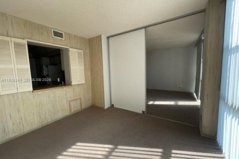 Condominio en venta en Hallandale Beach, Florida, 2 dormitorios, 99.87 m2 № 2003914 - foto 17