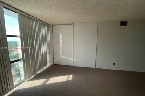 Condominio en venta en Hallandale Beach, Florida, 2 dormitorios, 99.87 m2 № 2003914 - foto 22