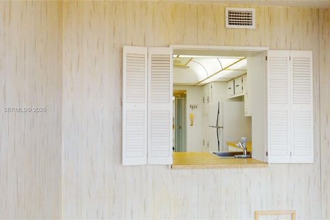 Condominio en venta en Hallandale Beach, Florida, 2 dormitorios, 99.87 m2 № 2003914 - foto 13