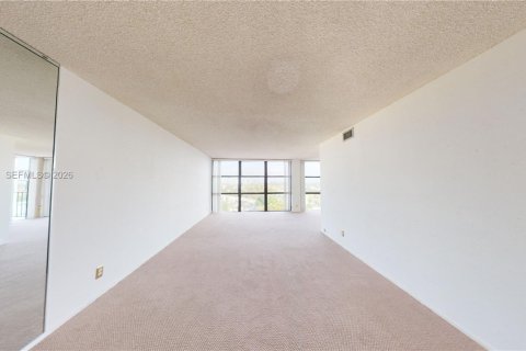 Condominio en venta en Hallandale Beach, Florida, 2 dormitorios, 99.87 m2 № 2003914 - foto 7