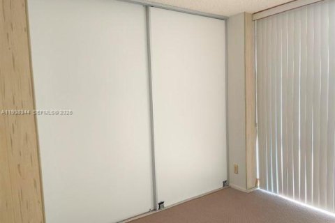 Condominio en venta en Hallandale Beach, Florida, 2 dormitorios, 99.87 m2 № 2003914 - foto 18