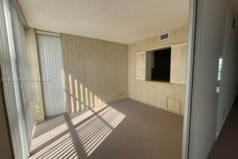 Condominio en venta en Hallandale Beach, Florida, 2 dormitorios, 99.87 m2 № 2003914 - foto 16