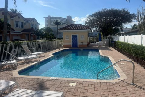 Touwnhouse à louer à Deerfield Beach, Floride: 2 chambres, 142.7 m2 № 1172988 - photo 1