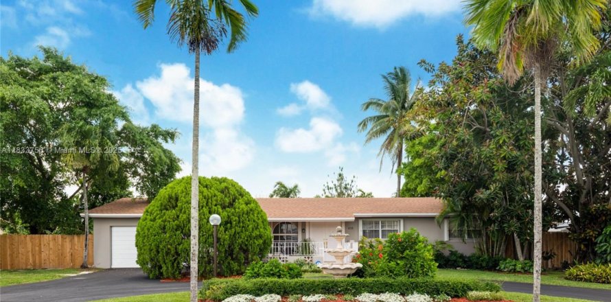 Casa en Miami, Florida 4 dormitorios, 184.69 m2 № 1818432