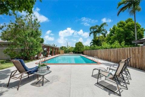 House in Miami, Florida 4 bedrooms, 184.69 sq.m. № 1818432 - photo 18